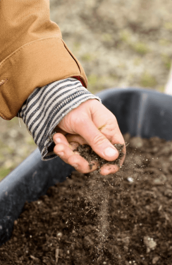 holding-soil-mobile